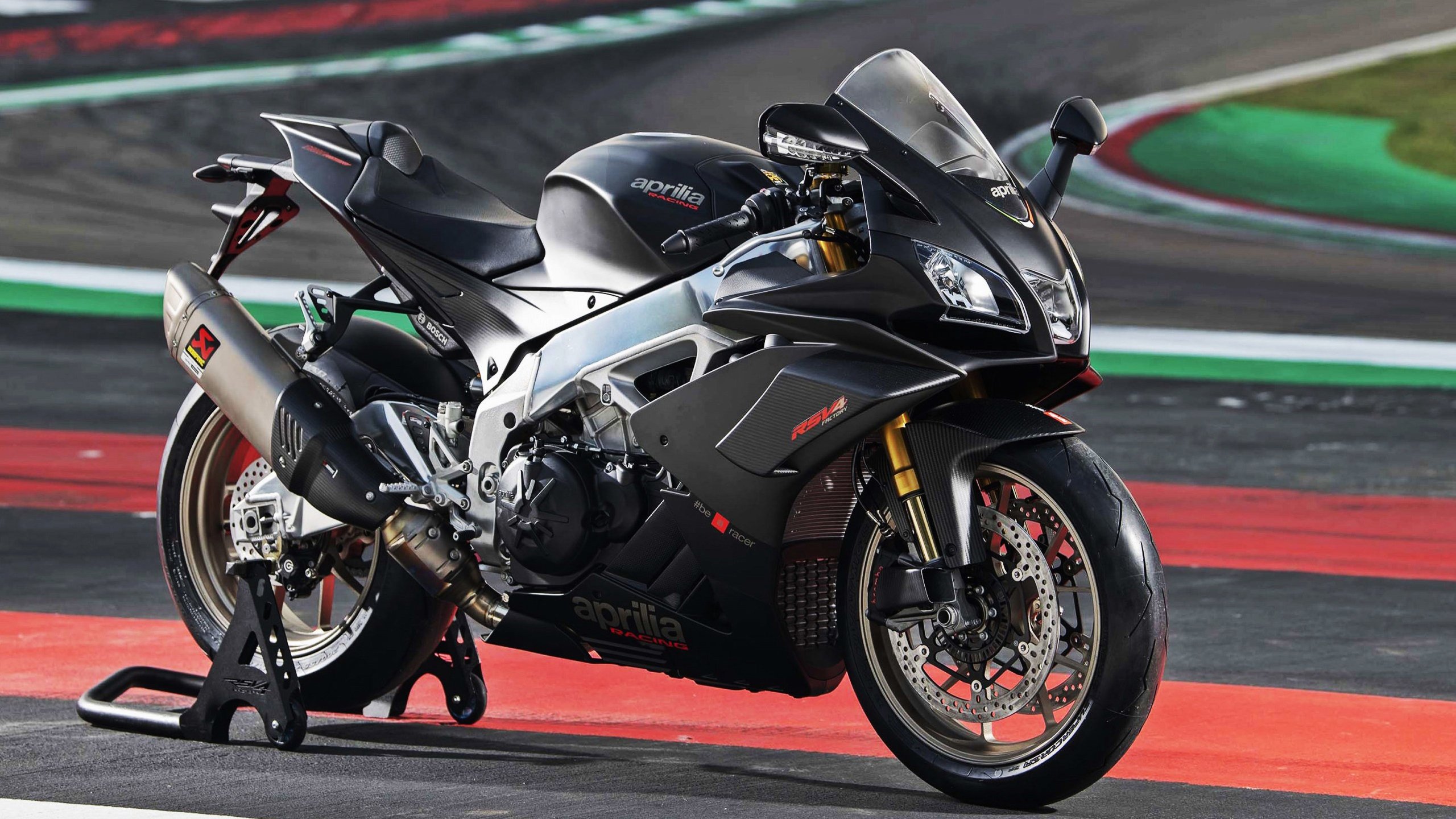 AYX SPORTS-_亲子同场：家庭成员参与网球运动的趣味故事_，关于网球的小故事